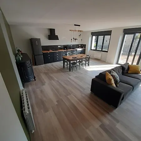 Maison Chaleureuse, Spacieuse Et Familiale * Beauvoir (Manche)