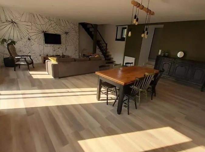 Maison Chaleureuse, Spacieuse Et Familiale * Beauvoir (Manche)