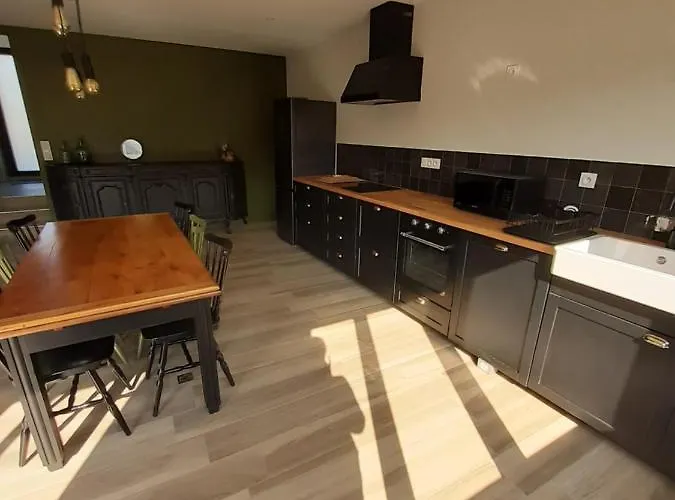 Maison Chaleureuse, Spacieuse Et Familiale * Beauvoir (Manche)