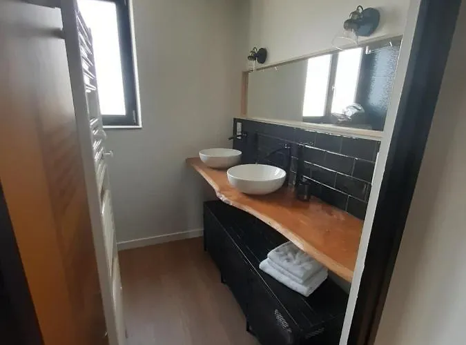 Maison Chaleureuse, Spacieuse Et Familiale * Beauvoir (Manche)