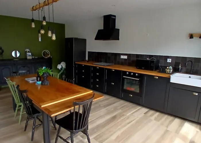 Maison Chaleureuse, Spacieuse Et Familiale Beauvoir (Manche)